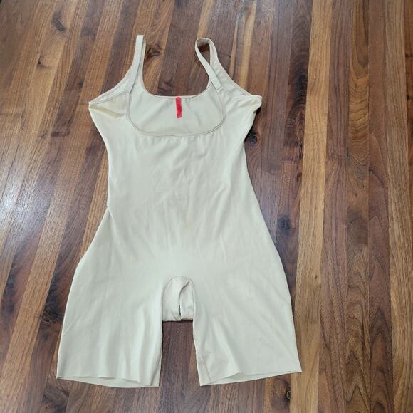 Spanx Slimplicity Open Bust Mid Thigh Bodysuit Size Large - Picture 2 of 8